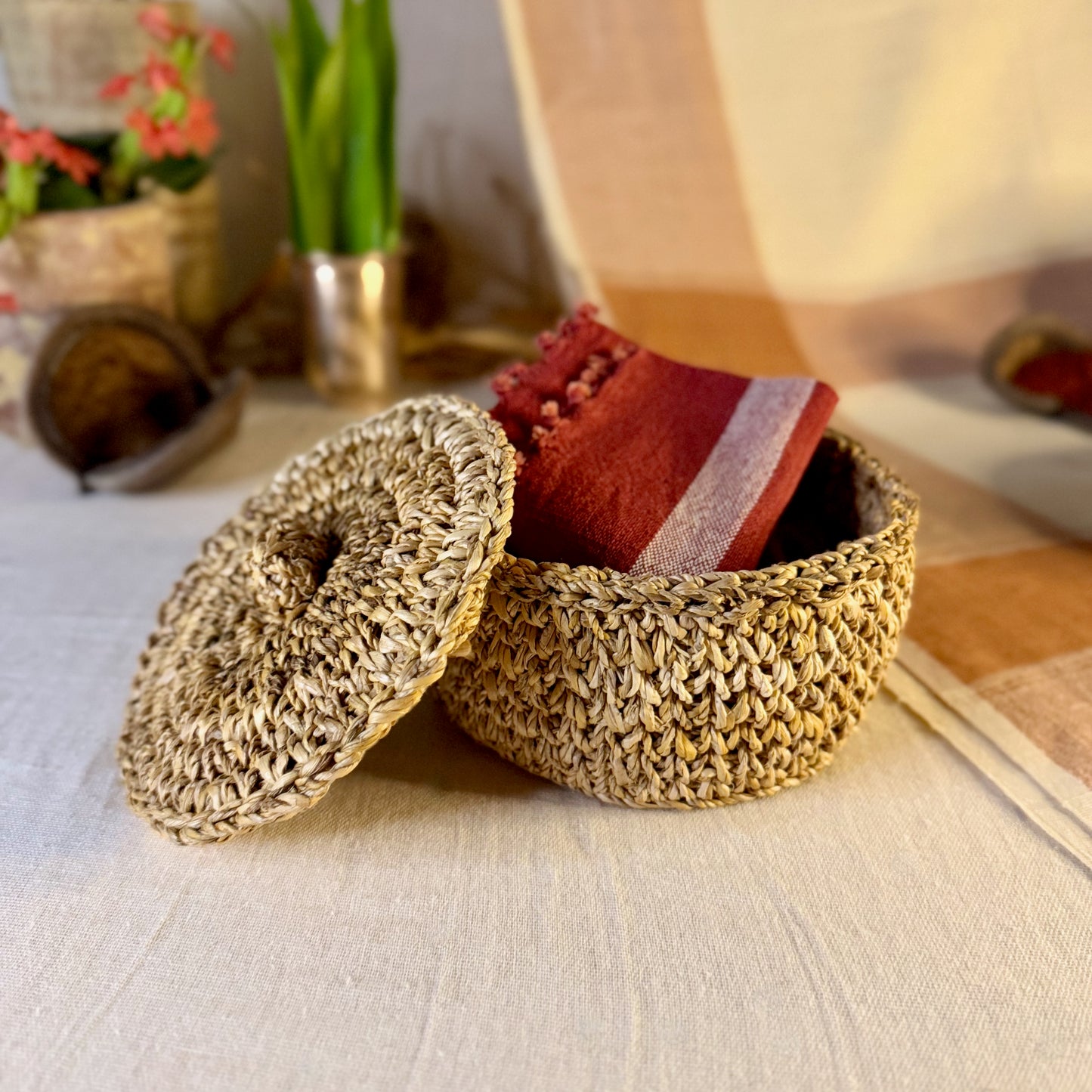 Small Banana Fiber box with lid