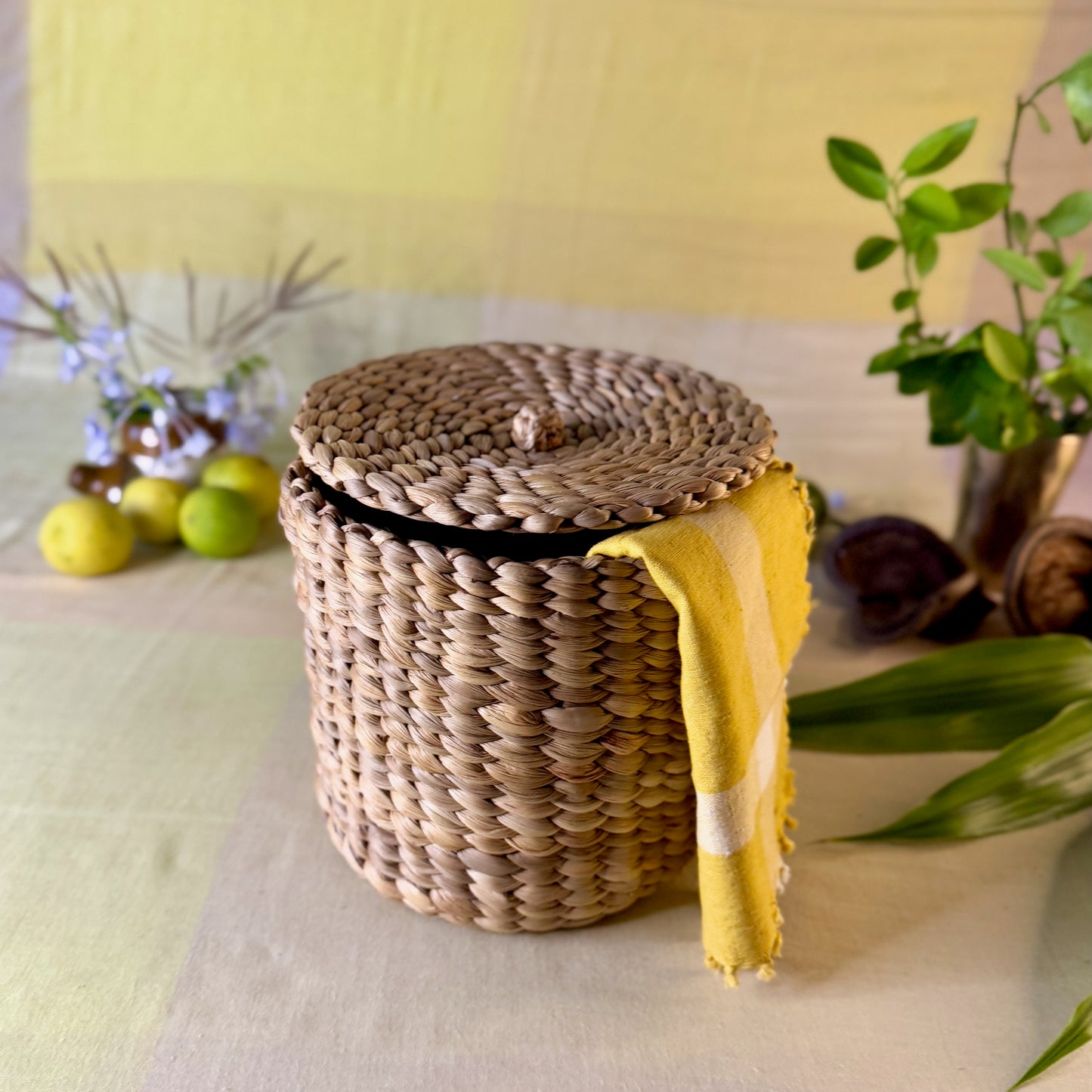 round water hyacinth basket with lid demo